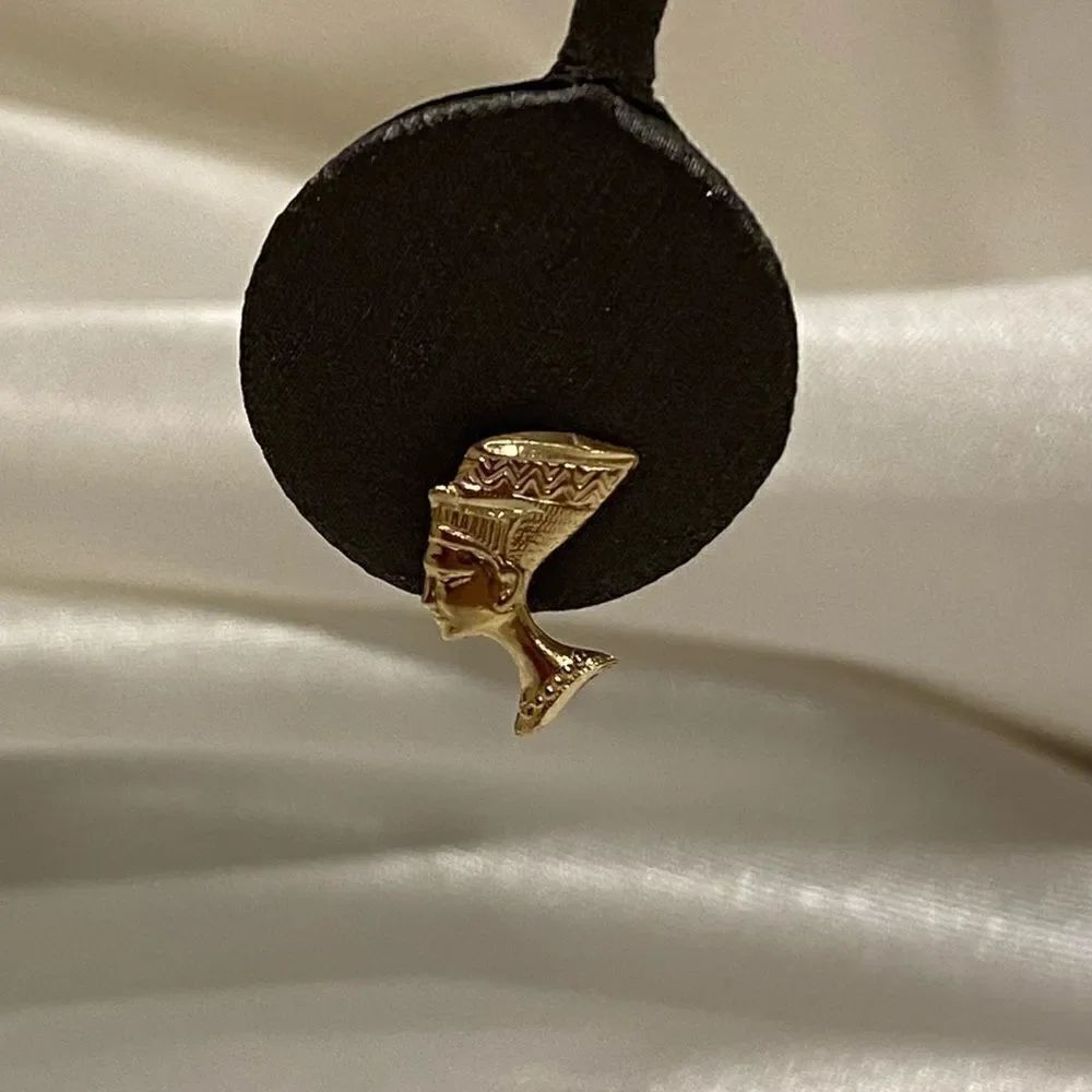 14k real gold Nefertiti Egyptian queen earring